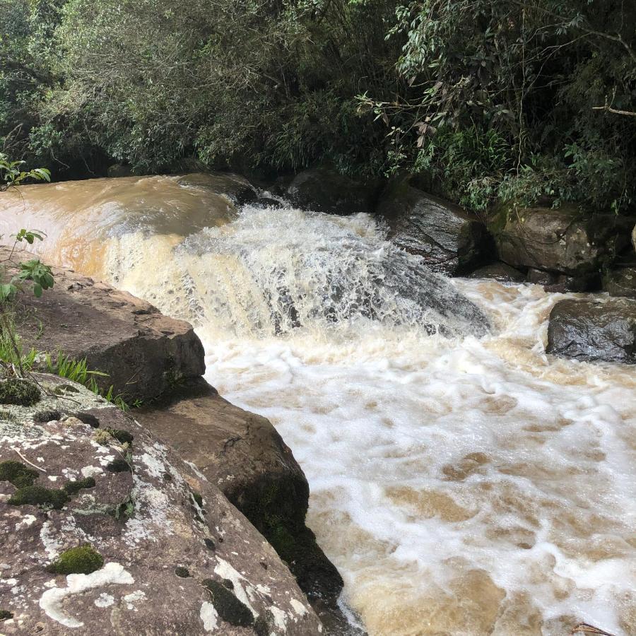 Pousada Pedra Da Mata Chales Na Montanha Munhoz ภายนอก รูปภาพ