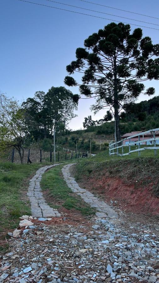 Pousada Pedra Da Mata Chales Na Montanha Munhoz ภายนอก รูปภาพ